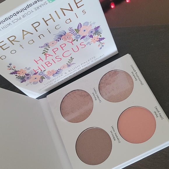 Seraphine Botanicals Happy Hibiscus Luminizer And Blush Palette - Picture 3 of 4